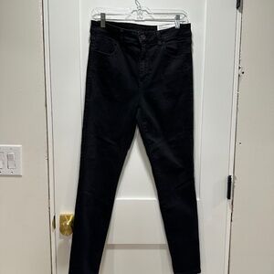 100000	Womens	Jean	American Eagle	High Rise Skinny	Black	12	R	Like New